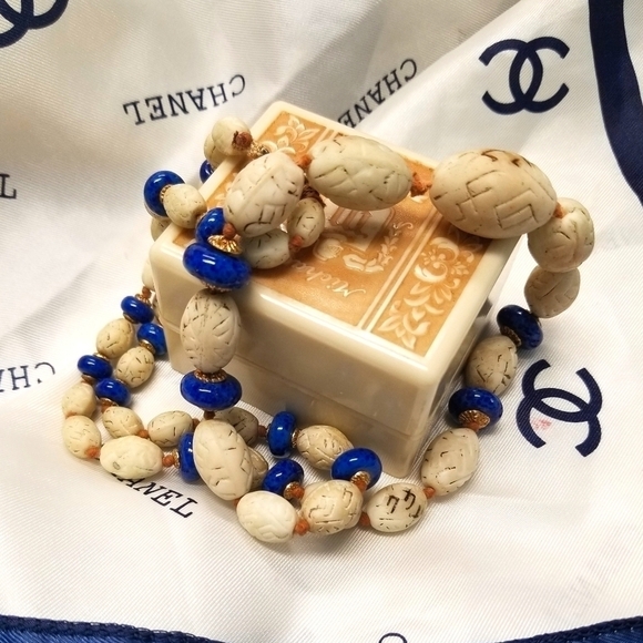 MAX NEIGER Uranium Glass Necklace - Picture 3 of 7